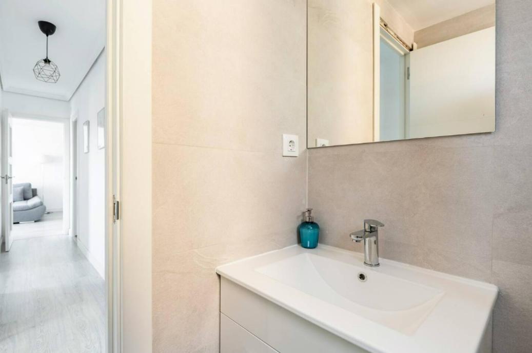 Amplio Con 4 Y 2 Banos - Great With 4 - 2 Baths * Séville